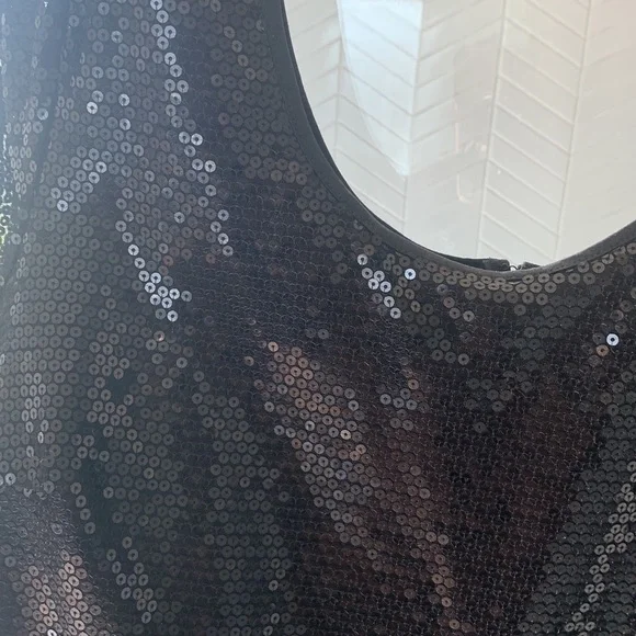 Elegant Black Sequin Dress - Picture 3 of 4